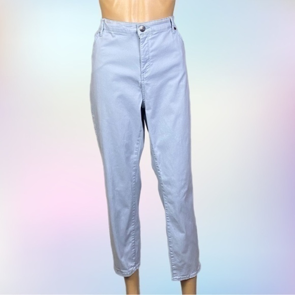 BUFFALO-DAVID BITTON light blue “Stretch Skinny-Ankle Grazer” in size 16/36. EUC